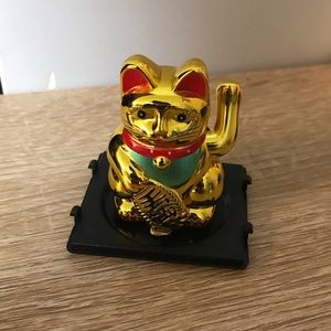 LUCKY CAT